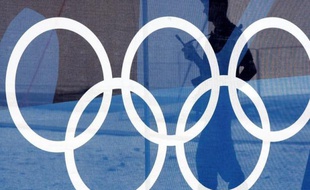 Le coût de l'organisation des jeux Olympiques d'été à Athènes en 2004 a contribué en partie à faire augmenter la dette publique de la Grèce, a reconnu le président du Comité international olympique (CIO), Jacques Rogge, dans un entretien publié mardi dans le quotidien grec Kathimérini.