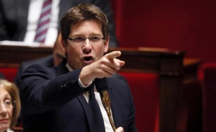 Le ministre délégué au Développement, Pascal Canfin (EELV), a menacé mercredi d'un départ des ministres verts du gouvernement, au lendemain du limogeage de Delphine Batho, si des "actes" n'étaient pas rapidement posés pour faire "la transition écologique".