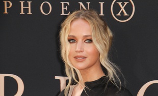 Jennifer Lawrence est dégoutée d'avoir raté son enterrement de vie de jeune fille...
