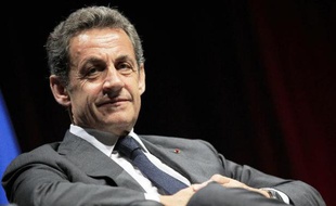 Le chef de l'opposition Nicolas Sarkozy avant une réunion politique le 22 avril 2015 à Nice