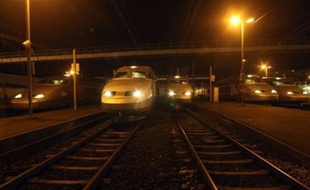 La circulation a repris sur les deux voies de la ligne à grande vitesse empruntée par les TGV Atlantique, affectée samedi par un incident de caténaire qui perturbé une cinquantaine de trains, a indiqué la SNCF peu après minuit.