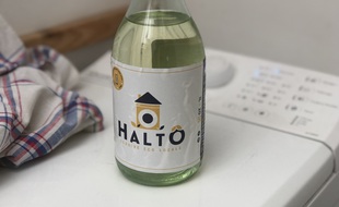 Haltô est une marque de lessive à base de cendres, fabriquée près de Rennes et près de Nantes