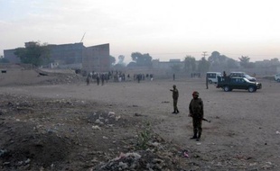 Près de 400 détenus, dont des insurgés islamistes, se sont évadés dimanche d'une prison dans le nord-ouest du Pakistan, bastion de groupes rebelles, dans une attaque revendiquée par les talibans pakistanais, ont annoncé les autorités et les assaillants.