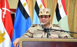 Photo fournie par la présidence egyptienne du chef d'Etat Abdel Fattah al-Sissi, le 4 juillet 2015 s'adressant aux soldats lors d'une visite dans le Sinaï