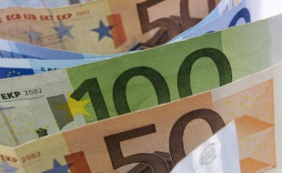 La première série de billets d'euros a été lancée en janvier 2002.