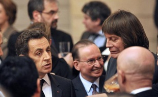 La guerre est déclarée entre Nicolas Sarkozy et la CGT: le président-candidat multiplie les accusations contre la centrale de Bernard Thibault qui, sorti de sa neutralité, diffuse à un million d'exemplaires des tracts pour appeler à voter contre lui le 22 avril.