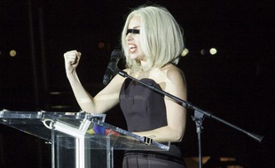 Lady Gaga le 29 juin 2013 à New York pour le lancement de la Gay Pride