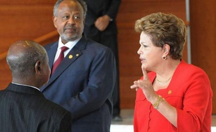 La présidence brésilienne a annoncé samedi à Addis Abeba l'annulation de 900 millions de dollars de dettes de 12 pays africains, en marge des célébrations du cinquantenaire de l'unité africaine.