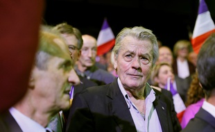 Alain Delon au meeting d'Alain Juppé au Zénith de Paris, le 14 novembre 2016.