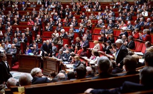 Jean-Marc Ayrault a fait la promotion mardi à l'Assemblée nationale de la première année du quinquennat de François Hollande qui a permis, selon lui, de "forger les armes" pour mener la "bataille" pour l'emploi.