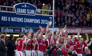 La jeune équipe du pays de Galles est parvenue à confirmer son bon parcours en Coupe du monde en réalisant le Grand Chelem dans le Tournoi des six nations, devant l'Angleterre, dont le renouveau est enclenché, l'Irlande (3e) et la France (4e), grande déception de ce cru 2012.