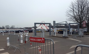Dès 9h, mardi, le parking de l'Esplanade était complet.