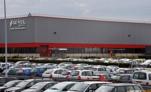 PSA Peugeot Citroën a levé l'hypothèque qui pesait sur le site Sevelnord de Valenciennes-Hordain, en lui confiant vendredi la production de son futur utilitaire léger, dans laquelle le constructeur automobile en crise va investir 750 millions d'euros.