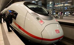 Un train allemand à grande vitesse ICE construit par Siemens, le 2 avril 2014 à Berlin