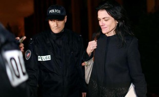 Le maire du premier arrondissement de Lyon, Nathalie Perrin-Gilbert, également candidate dissidente du PS contre Gérard Collomb aux municipales, a été placé en garde à vue jeudi pour avoir participé mardi soir à l'occupation d'un collège désaffecté.
