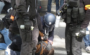 Une interpellation en fin de manifestation contre la Loi Travail, le 11 mai à Toulouse.