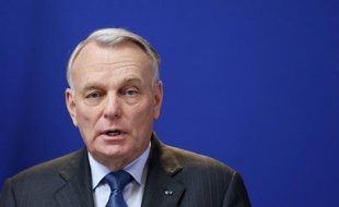 Jean-Marc Ayrault réunira le 12 mars une conférence des finances publiques locales pour tenter de trouver un terrain d'entente avec les représentants des collectivités sur l'application territoriale de la politique de rigueur, a-t-on appris vendredi auprès de Matignon et de plusieurs élus.