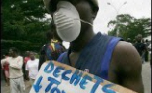Plus de 5.000 personnes ont été intoxiquées et trois tuées par les émanations de produits chimiques déchargés d'un navire étranger et déversés fin août dans des décharges publiques d'Abidjan, a indiqué samedi le ministère ivoirien de la Santé.