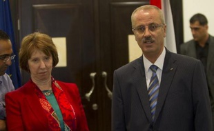 Le Premier ministre de l'Autorité palestinienne Rami Hamdallah a suspendu vendredi sa démission, à l'issue d'une rencontre avec le président Mahmoud Abbas, a-t-on appris de sources concordantes.