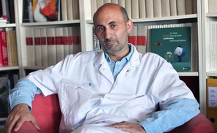 Le professeur Laurent Lantieri, spécialiste de la greffe de visage, le 8 juillet 2010 à l'hôpital Henri-Mondor de Créteil.