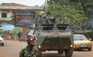 Un convoi militaire Français à Bangui, en Centrafrique, le 25 novembre 2013.