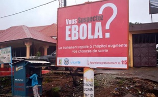 Un panneau d'information sur le virus Ebola, à Conakry en Guinée le 8 septembre 2014