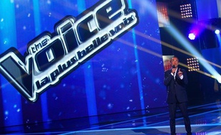 Nikos Aliagas sur le plateau du télécrochet «The Voice».