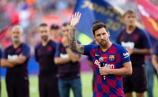 Lionel Messi derrière le mike'