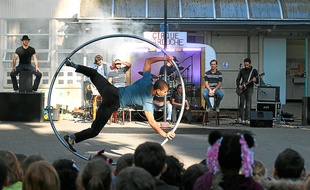 Le spectacle surprise du Cirque Farouche dure un bon quart d'heure.