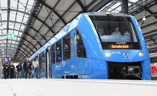 L'un des trains à hydrogène qu'Alstom Le constructeur ferroviaire Alstom a d'ores et déjà mis en circulation dans le nord de l'Allemagne.
