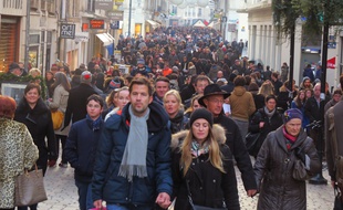 La foule quartier Decré ce dimanche après-midi.