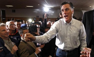 Les candidats républicains à la Maison Blanche, le favori Mitt Romney en tête, sillonnaient lundi le petit Etat agricole de l'Iowa (centre) à la veille du premier d'une longue série de scrutins devant déterminer qui affrontera Barack Obama le 6 novembre.