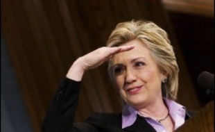 Quelques sénateurs démocrates et républicains, y compris la sénatrice de New York Hillary Clinton, estiment qu'une loi est nécessaire pour interdire de profaner le drapeau, mais sans passer par un amendement à la Constitution.