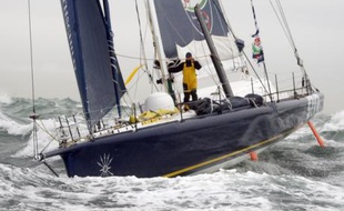 Loïck Peyron, sur son bateau Gitana Eighty lors du Vendee Globe 2008-2009.
