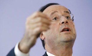 Manuel Valls, directeur de la communication de la campagne de François Hollande, a estimé vendredi que le changement du statut pénal du chef de l'Etat qui figurera au programme du candidat socialiste, en serait une "mesure importante", car "personne ne doit être protégé".