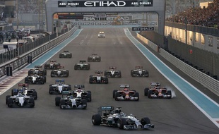 Les voitures lors du Grand Prix d'Abu Dhabi le 23 novembre 2014.