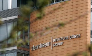 La société luxembourgeoise Clearstream va verser 152 millions de dollars aux Etats-Unis afin de mettre un terme à des poursuites liées à la violation de sanctions imposées à l'Iran, a annoncé le Trésor américain jeudi.