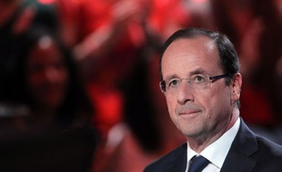 François Hollande, candidat à la présidentielle, entend "doubler le plafond de l'allocation personnalisée d'autonomie (APA) à domicile pour les personnes" âgées "les plus dépendantes", annonce-t-il dans une interview à paraître mardi dans La Nouvelle République du Centre Ouest.