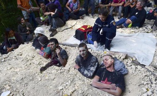 Des manifestants bloquent l'accès au chantier du barrage de Sivens, le 8 septembre 2014
