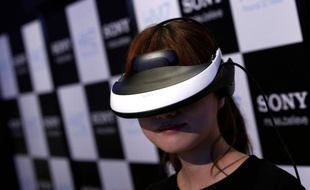 Le casque HMZ Personal 3D Viewer de Sony est constitué de deux petits écrans OLED donnant l'impression d'être au cinéma.