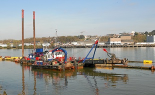 La drague va retirer les sédiments accumulés au fond du port rezéen.