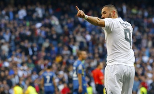 Karim Benzema fête son but lors du match entre le Real Madrid et Getafe le 5 décembre 2015.