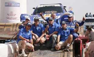 L'équipage français composé de Jean-Louis Schlesser et Cyril Esquirol (Buggy Schlesser) a remporté la 5e édition du rallye Africa Eco Race, dont les concurrents ont achevé leur aventure mercredi après-midi sur les bords du Lac Rose, à 35 km à l'est de Dakar.