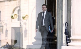 Afin d'assainir ses finances, l'Etat français envisage de céder des participations dans des entreprises dont il est actionnaire, a annoncé vendredi le ministre du Redressement productif, Arnaud Montebourg.