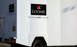 Les braqueurs avaient pris pour cible un fourgon de la société Loomis (illustration).