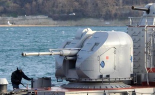 Marin sur le bâtiment ukrainien Ternopil dans le port de Sébastopol, le 10 mars 2014