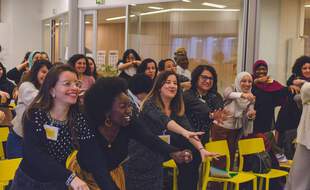 Bénévoles de l'association Lallab lors d'un atelier