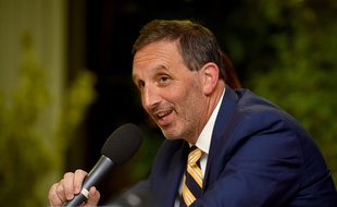 Joseph DaGrosa a répondu aux questions des élus et des journalistes.