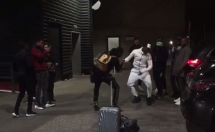 Paul Pogba et ses amis dans le parking de l'Arena d'Amsterdam.
