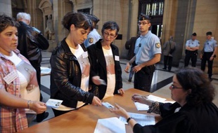 A peine plus d'une heure et puis s'en vont: la première audience expéditive au procès de l'accident de radiothérapie majeur, survenu à l'hôpital d'Epinal au début des années 2000, a surpris mais a permis de lancer des débats très attendus par les victimes et leurs proches.